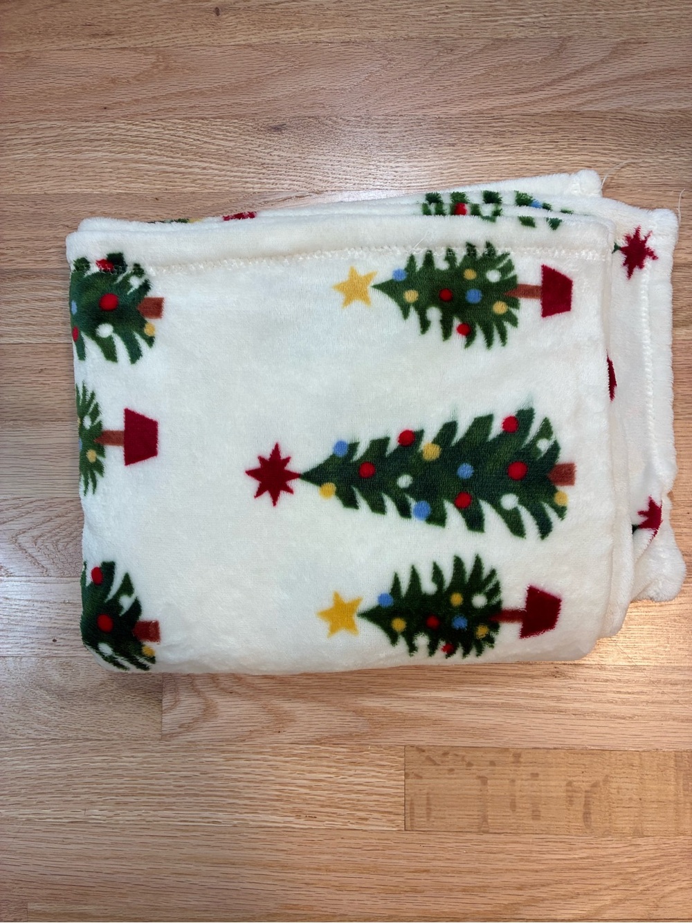 Wondershop White Fleece Throw with Green Christmas Tree Print